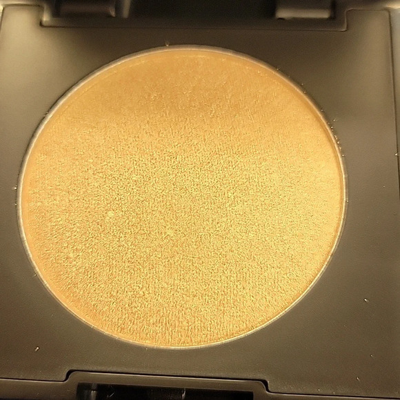 Araceli Tequila Highlighter Compact 0.06 oz - Picture 2 of 4